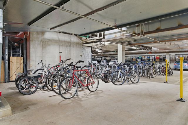 8161 33rd Avenue S 1401, Bloomington, MN 55425