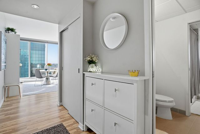 8161 33rd Avenue S 1401, Bloomington, MN 55425