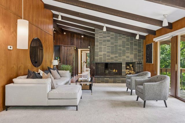 8 Sandpiper Lane, North Oaks, MN 55127