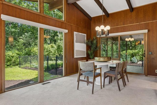 8 Sandpiper Lane, North Oaks, MN 55127