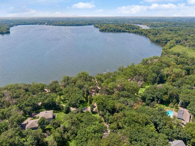 8 Sandpiper Lane, North Oaks, MN 55127