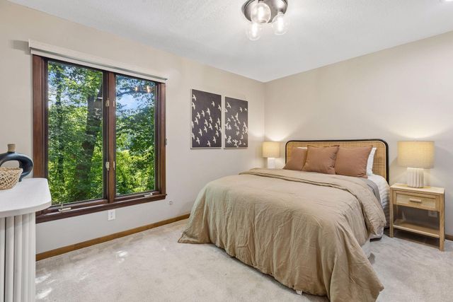 8 Sandpiper Lane, North Oaks, MN 55127