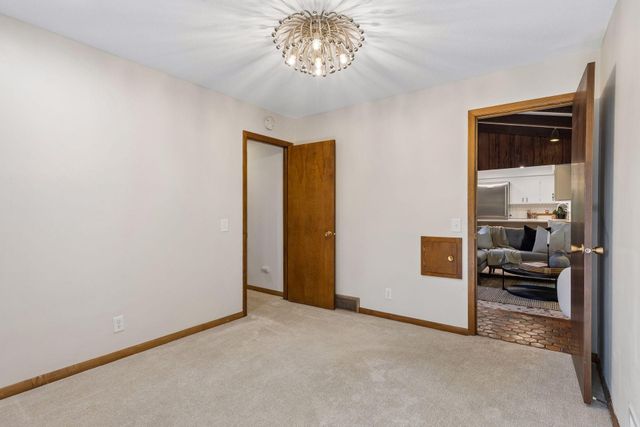 8 Sandpiper Lane, North Oaks, MN 55127