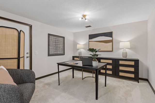 8 Sandpiper Lane, North Oaks, MN 55127