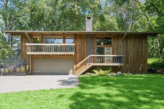 8 Sandpiper Lane, North Oaks, MN 55127