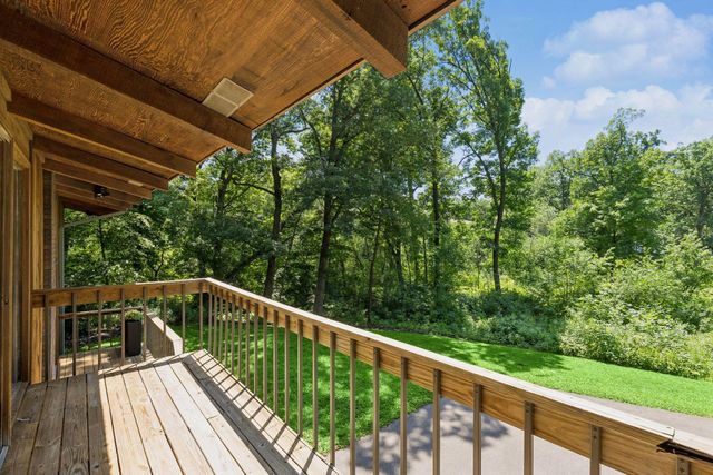 8 Sandpiper Lane, North Oaks, MN 55127