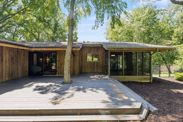 8 Sandpiper Lane, North Oaks, MN 55127