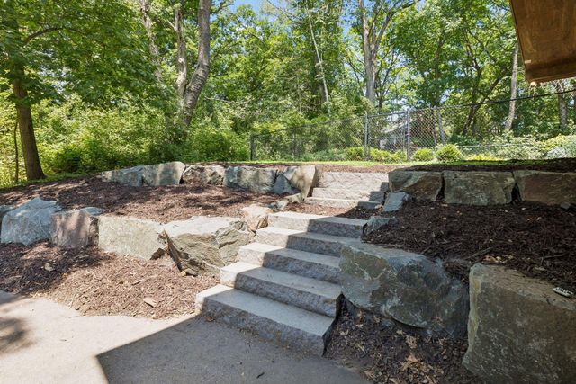 8 Sandpiper Lane, North Oaks, MN 55127