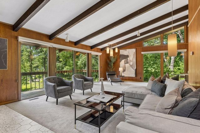 8 Sandpiper Lane, North Oaks, MN 55127