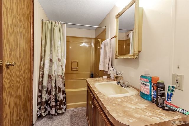 38 Harmony Lane, Cheektowaga, NY 14225