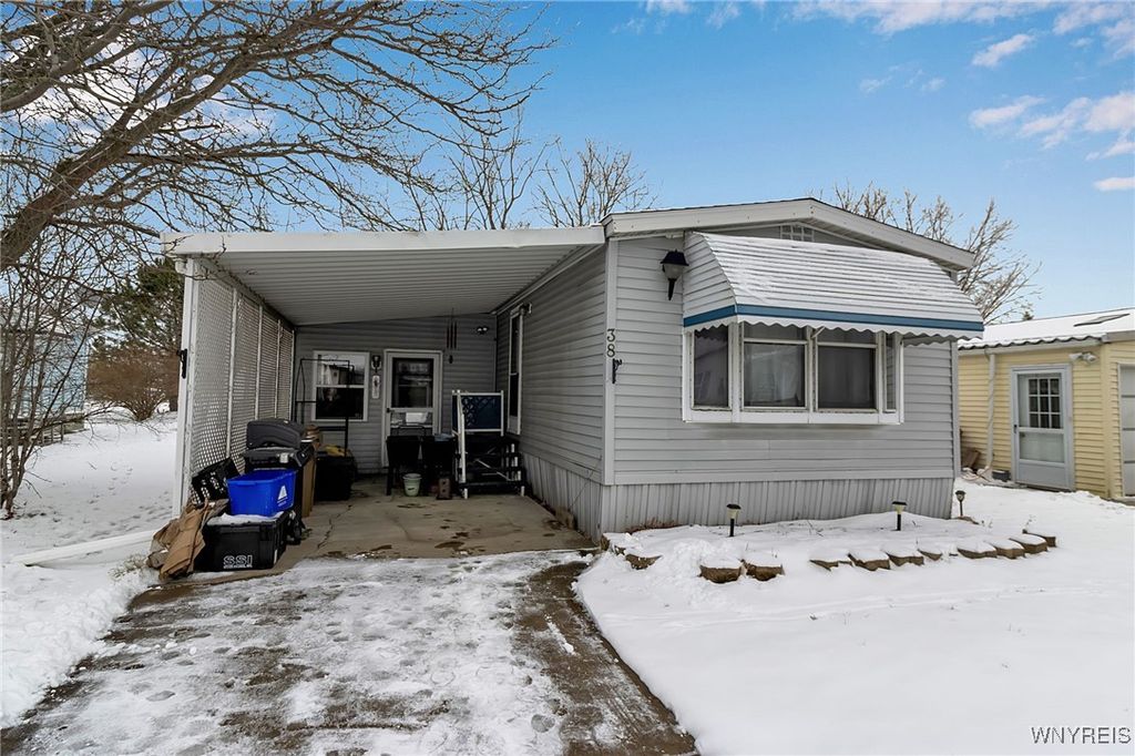 38 Harmony Lane, Cheektowaga, NY 14225