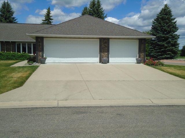 544 N 13th Avenue N, Moorhead, MN 56560