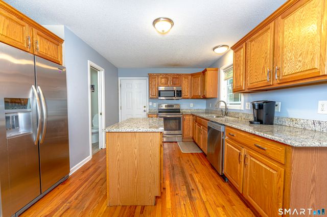 20 Gaylord Mountain Road, Hamden, CT 06518