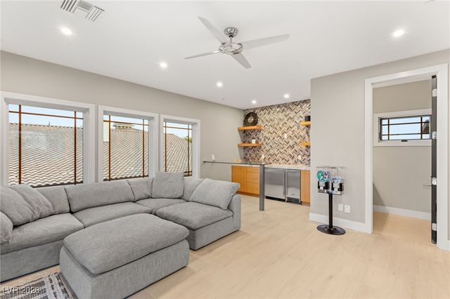 1376 Opal Valley Street, Henderson, NV 89052