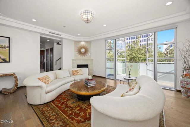 257 S Hudson Avenue 301, Pasadena, CA 91101