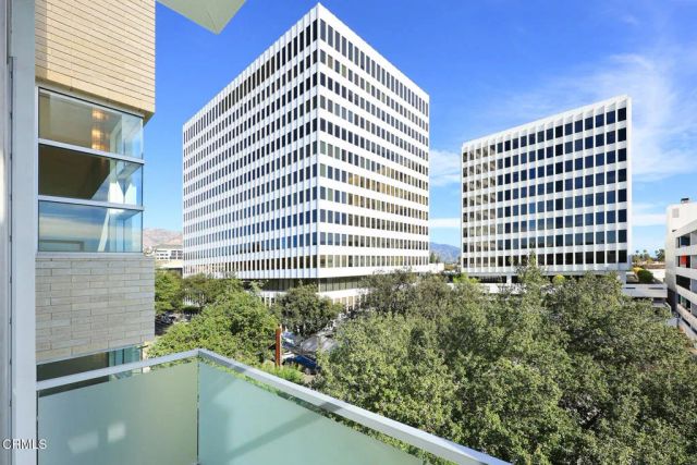 257 S Hudson Avenue 301, Pasadena, CA 91101