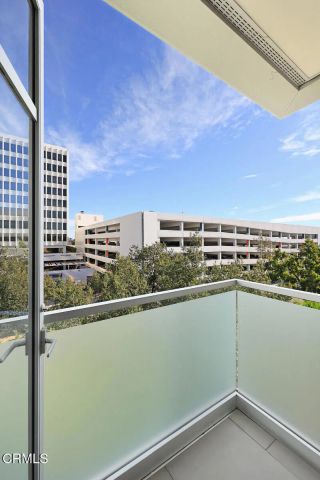 257 S Hudson Avenue 301, Pasadena, CA 91101