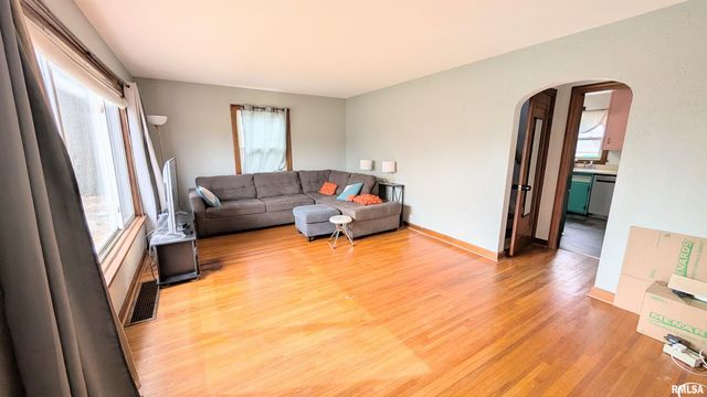 323 W HILDA Court, Chillicothe, IL 61523