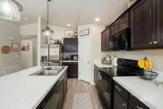 11555 Stockbridge Way, Caldwell, ID 83605
