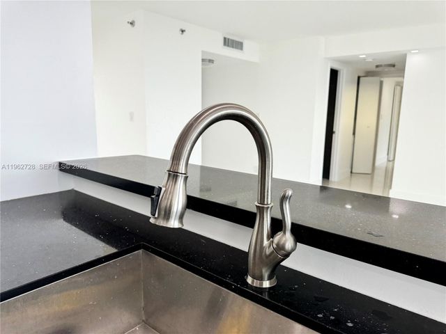 2000 Towerside Ter 1501, Miami, FL 33138