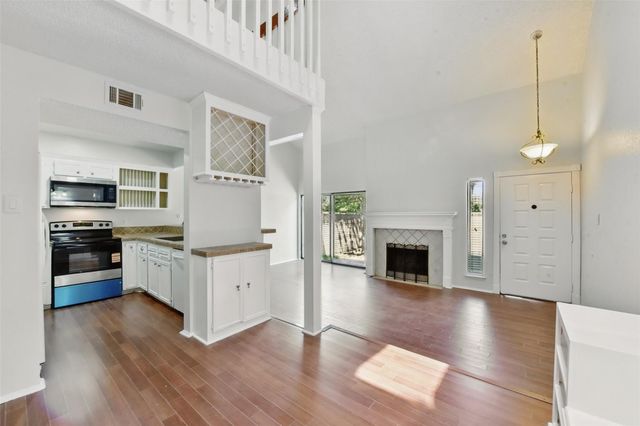 3126 Windchase Boulevard 421, Houston, TX 77082