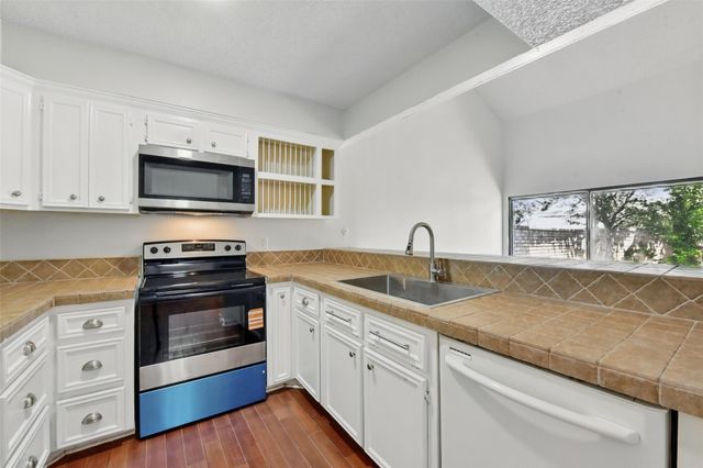 3126 Windchase Boulevard 421, Houston, TX 77082