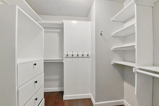 3126 Windchase Boulevard 421, Houston, TX 77082
