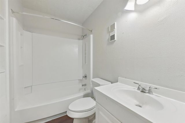 3126 Windchase Boulevard 421, Houston, TX 77082