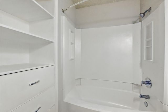 3126 Windchase Boulevard 421, Houston, TX 77082