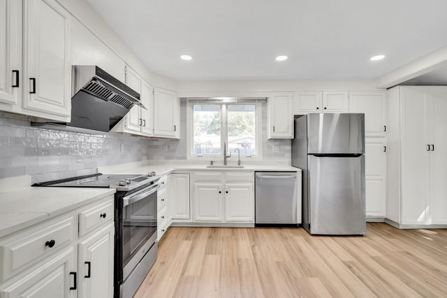 13 Milford Ave, Natick, MA 01760