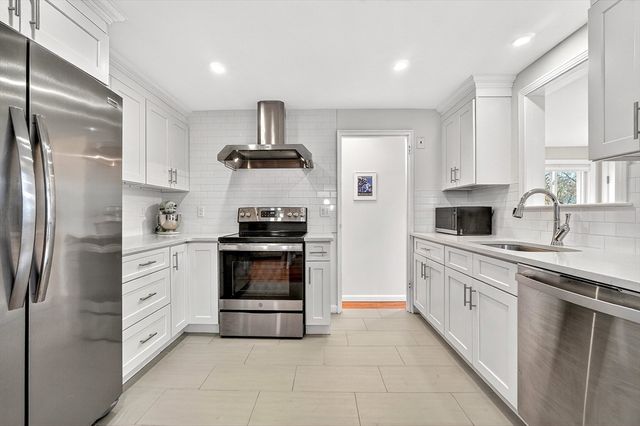 13 Carson Rd, Woburn, MA 01801