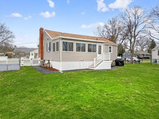 13 Carson Rd, Woburn, MA 01801