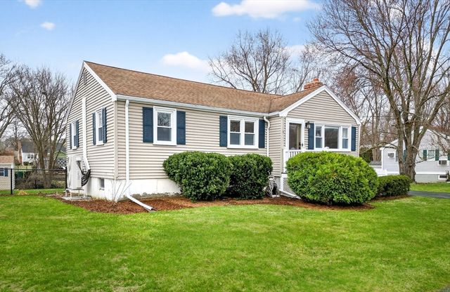 13 Carson Rd, Woburn, MA 01801