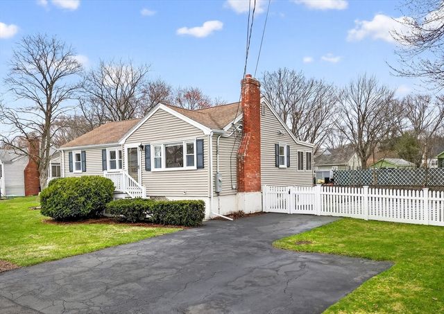 13 Carson Rd, Woburn, MA 01801