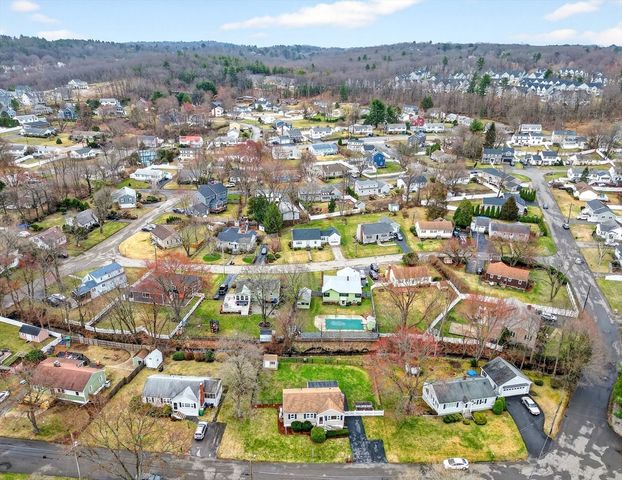 13 Carson Rd, Woburn, MA 01801