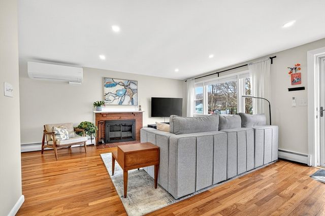 13 Carson Rd, Woburn, MA 01801