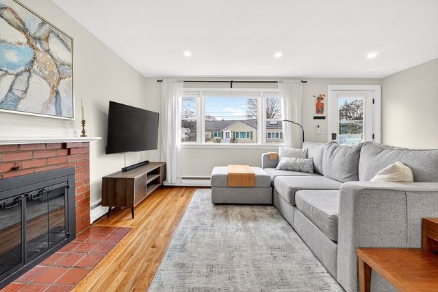 13 Carson Rd, Woburn, MA 01801