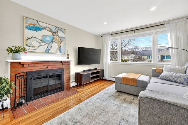 13 Carson Rd, Woburn, MA 01801