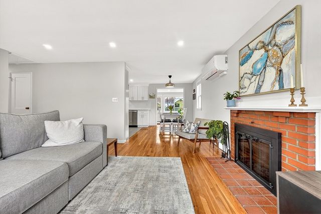 13 Carson Rd, Woburn, MA 01801