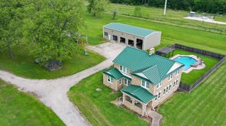 2222 N Main Street, Highlands, TX 77562