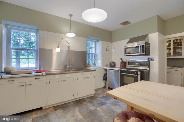 140 EVANS HILL RD, Reading, PA 19608