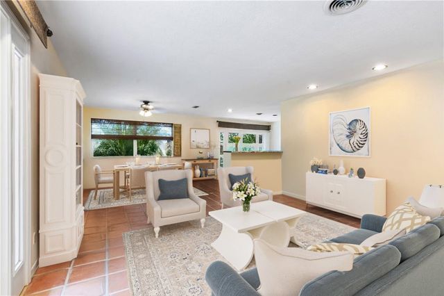 645 Royal Palm Place, Vero Beach, FL 32960