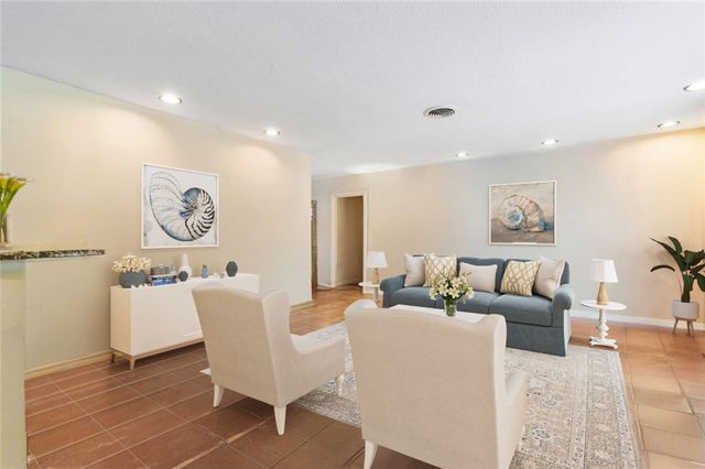 645 Royal Palm Place, Vero Beach, FL 32960