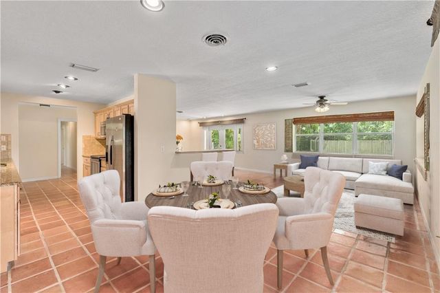 645 Royal Palm Place, Vero Beach, FL 32960
