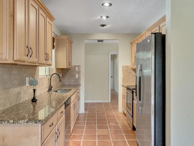 645 Royal Palm Place, Vero Beach, FL 32960