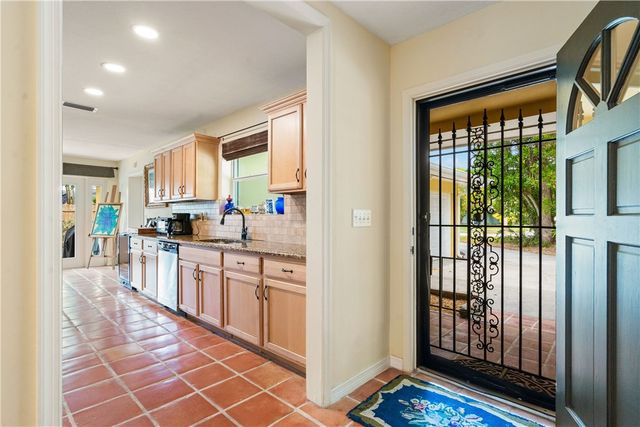 645 Royal Palm Place, Vero Beach, FL 32960