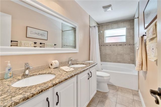 645 Royal Palm Place, Vero Beach, FL 32960