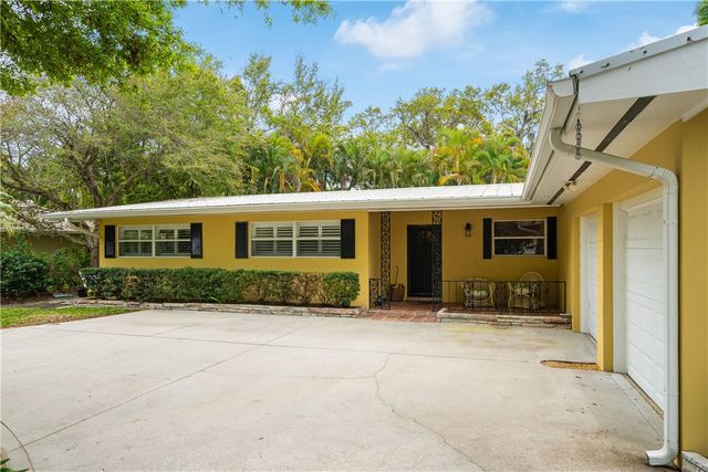 645 Royal Palm Place, Vero Beach, FL 32960