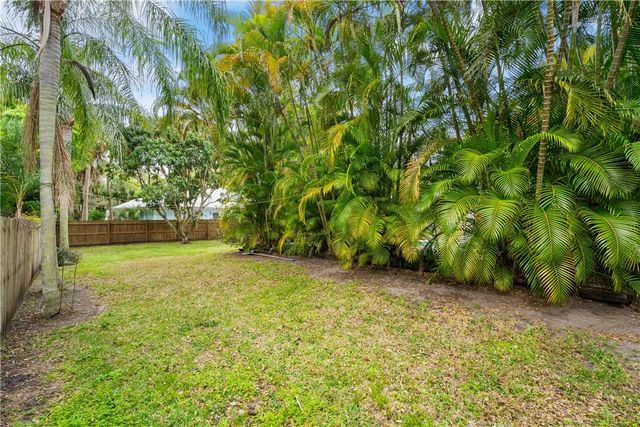 645 Royal Palm Place, Vero Beach, FL 32960