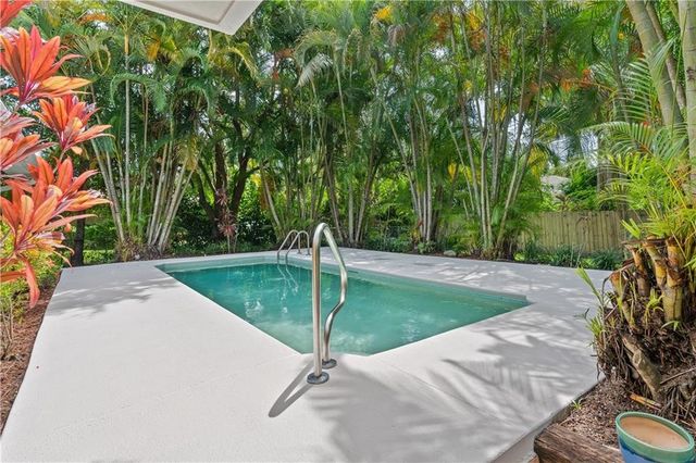 645 Royal Palm Place, Vero Beach, FL 32960